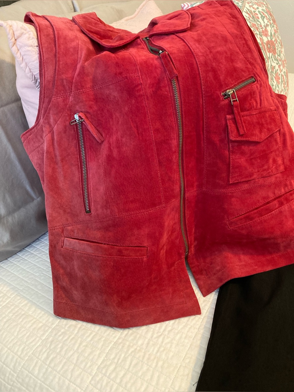 Red Suede Zip-Front Women's Vest - Picture 10 of 10